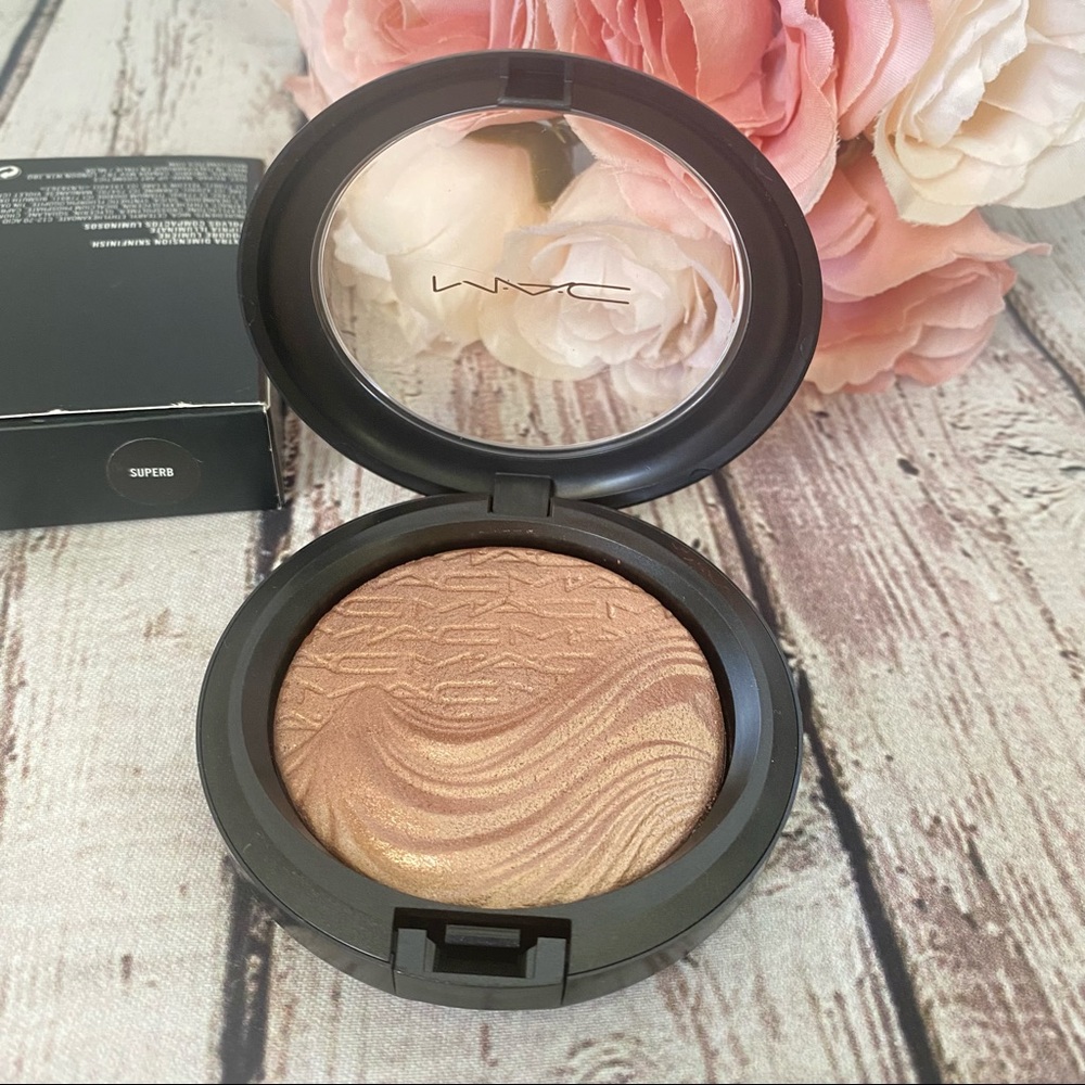 MAC - SUPERB - EXTRA DIMENSION SKINFINISH
NEW!